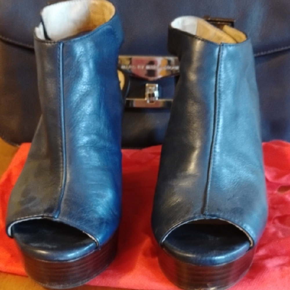 Kenneth Cole Blue Wedge Heel 4' Heels Sz 7